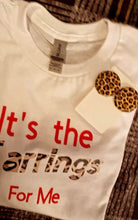 Load image into Gallery viewer, Tshirt “ It’s the Earrings for Me “
